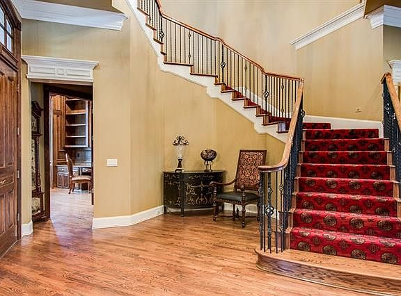 4th image of 680 Oakmont Ct