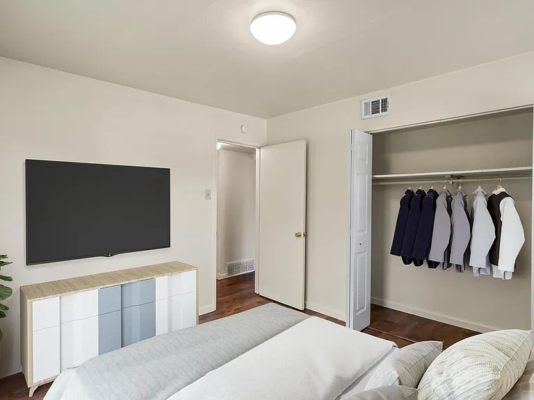 Westport Edge Apartments — Photo 34