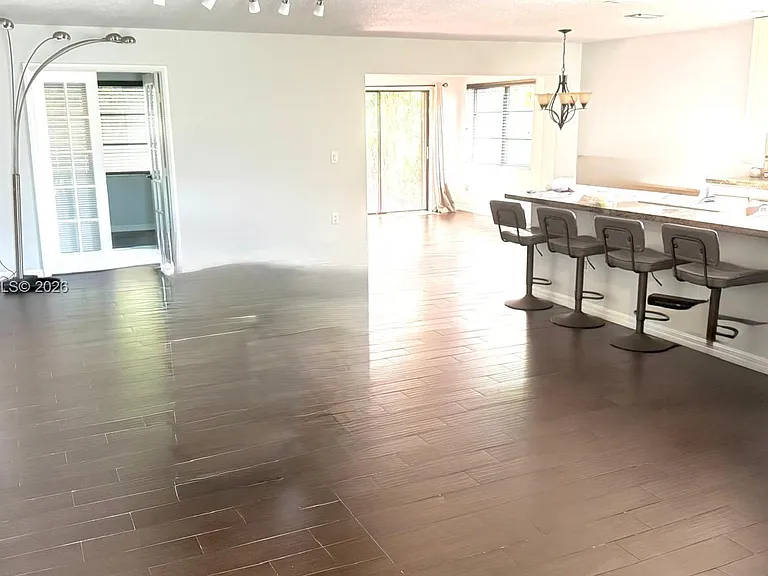 2736 Carnation Ct — Photo 5