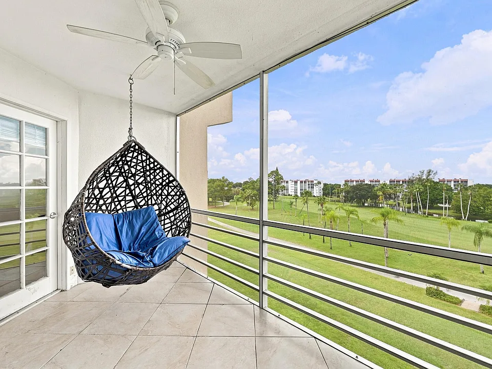 3661 Via Poinciana #513
