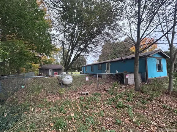 2556 S Lakeshore Rd, Harbor Beach, MI 48441