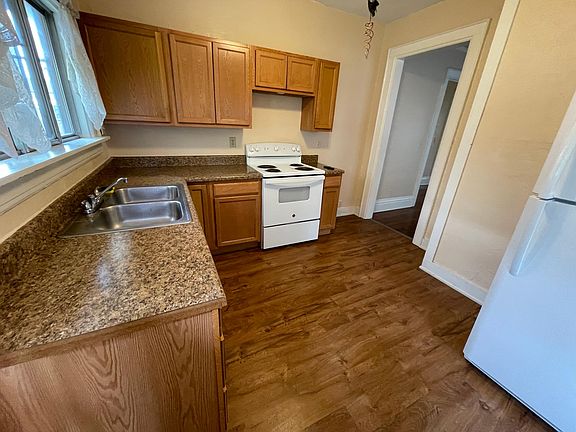 4th image of 215 Monongalia St