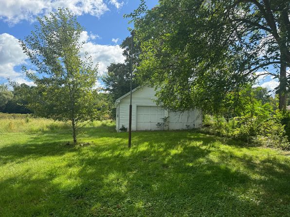 1250 Greenhouse Rd, Bangor, MI 49013