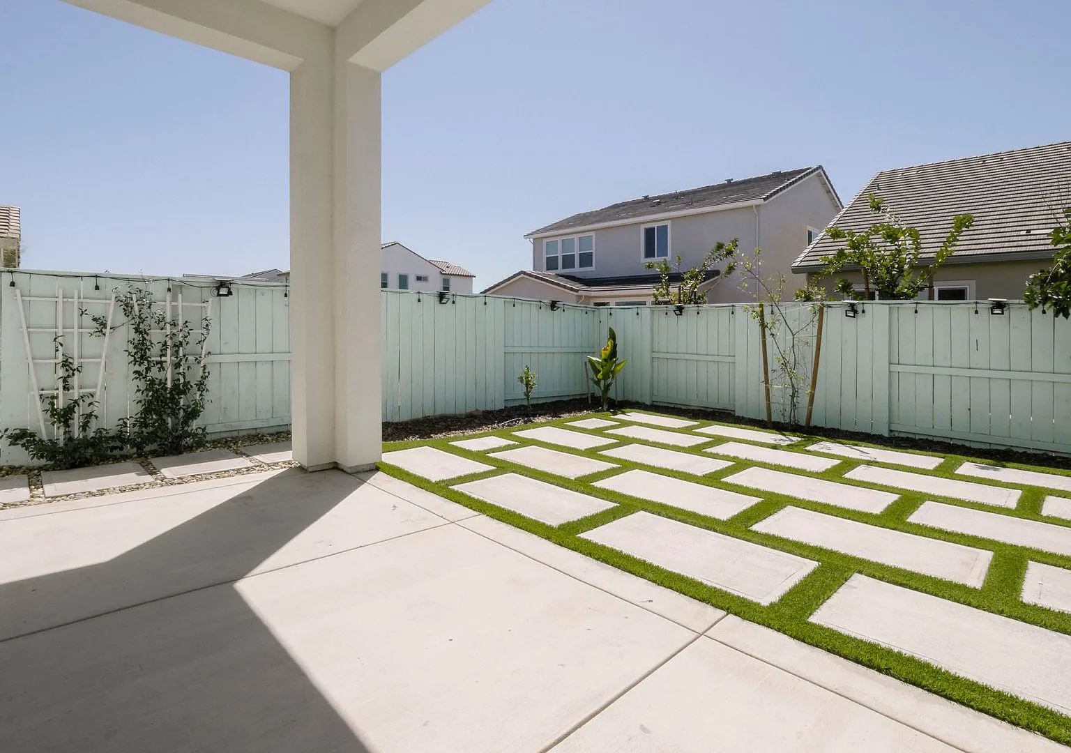 High-End 4 Bedroom Home with Solar — Photo 3