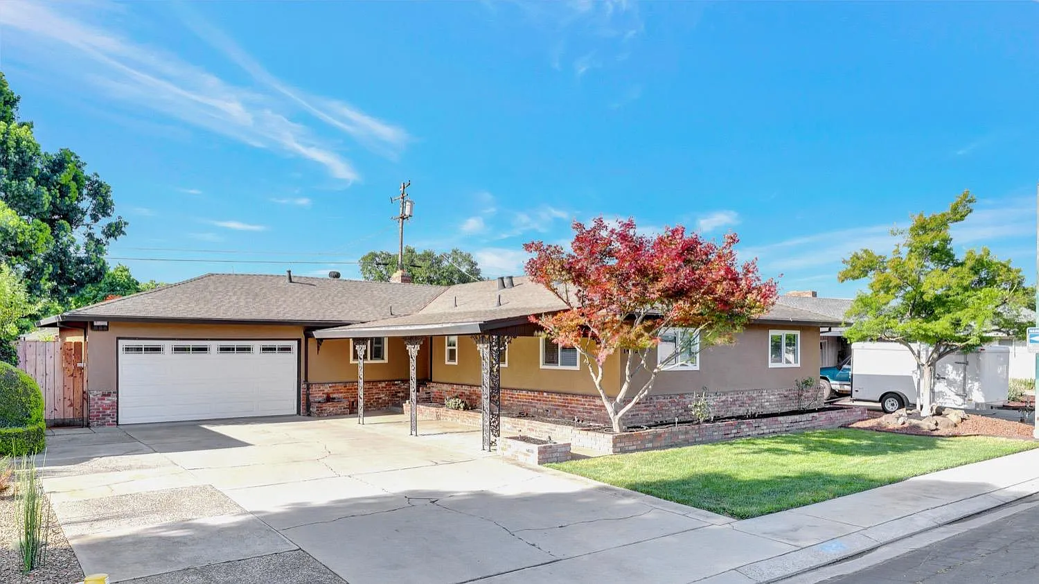 1402 Cypress Ave photo 1