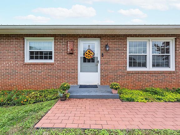 5th image of 1727 Valleyview Dr