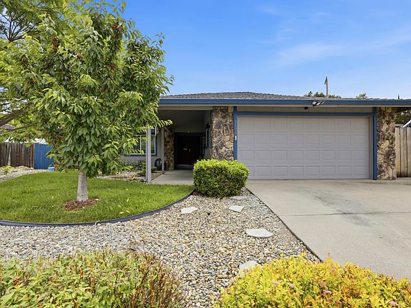 3rd image of 1109 Augusta Way