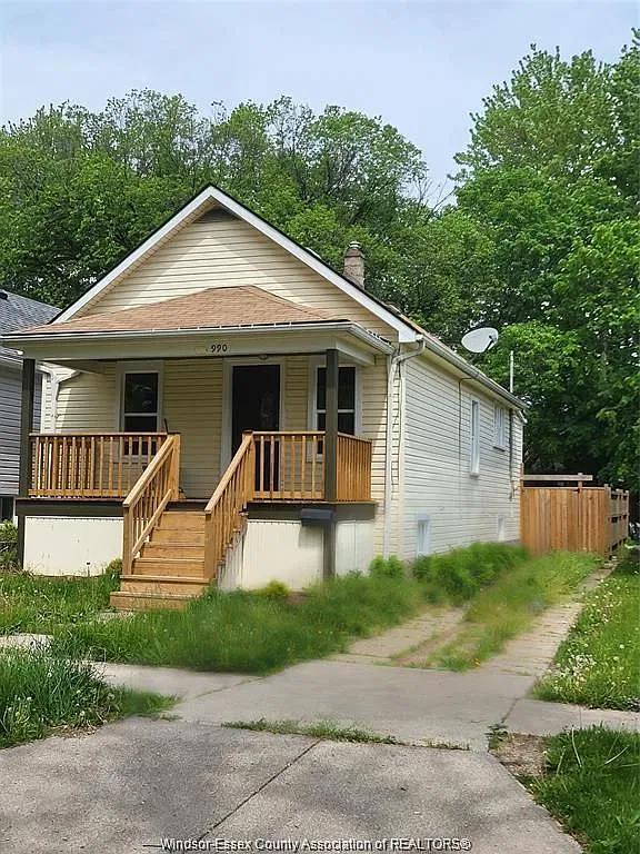 4 bed, $2,250 — Photo 1