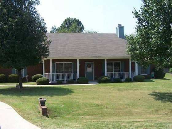 2nd image of 104 Holtham Cir