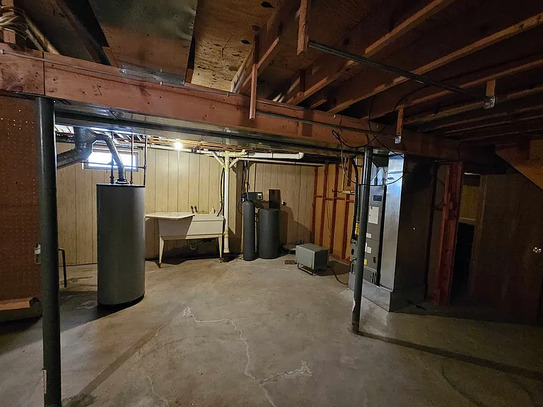 302 Merrill Ave — Photo 55