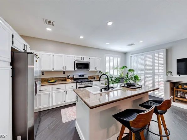 2287 Chestnut Bluffs Ave, Henderson, NV 89052