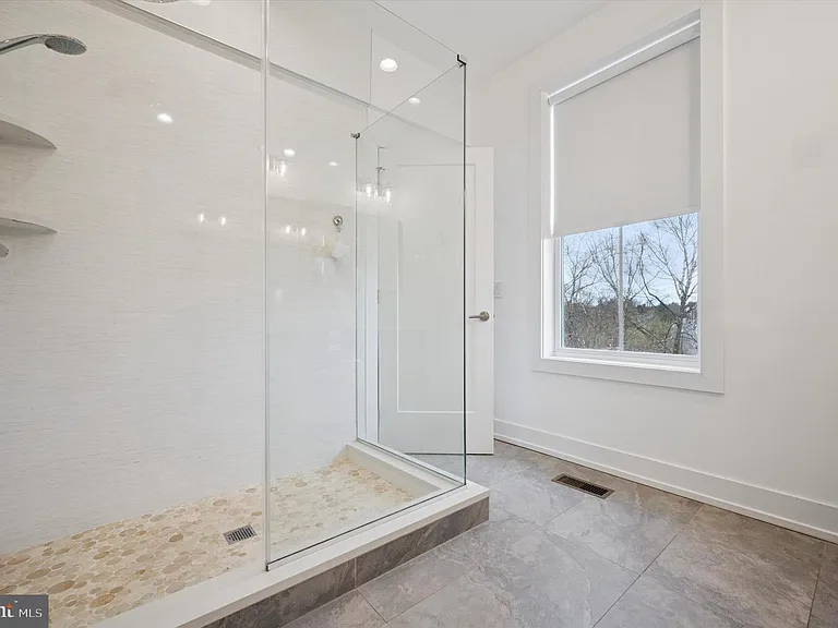 6715 Cinnaminson Ct — Photo 29