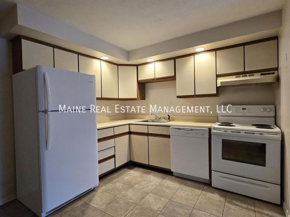 20 Tall Pines Dr APT 18, Lewiston, ME 04240