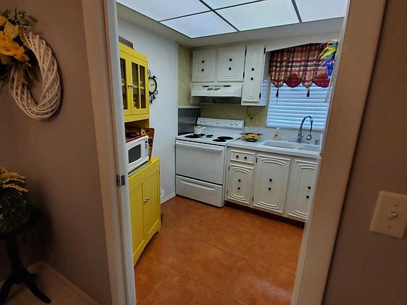 5th image of 2723 Emory Dr E APT B