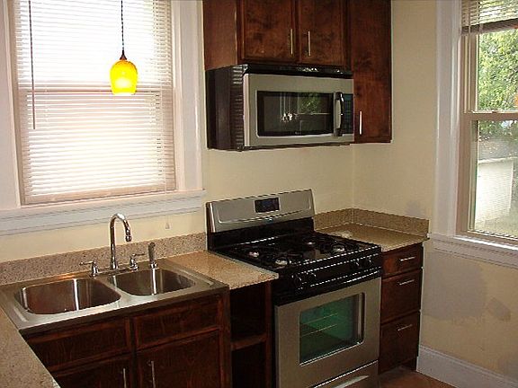 3rd image of 4346 Saint Lawrence Ave #1
