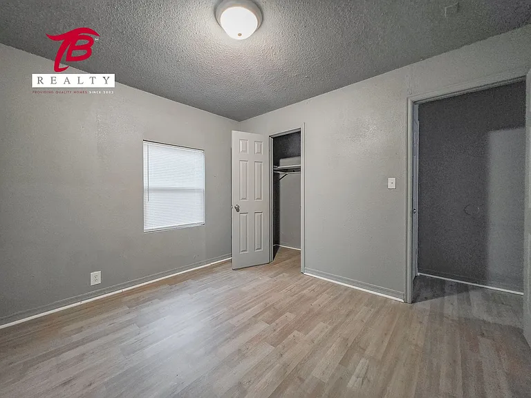 2320 NE 20th St — Photo 24