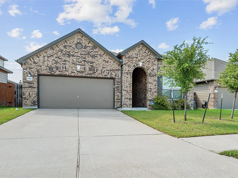 13921 Abraham Lincoln St — Photo 3