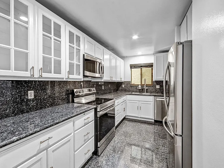 1900 Vine St #212 — Photo 3