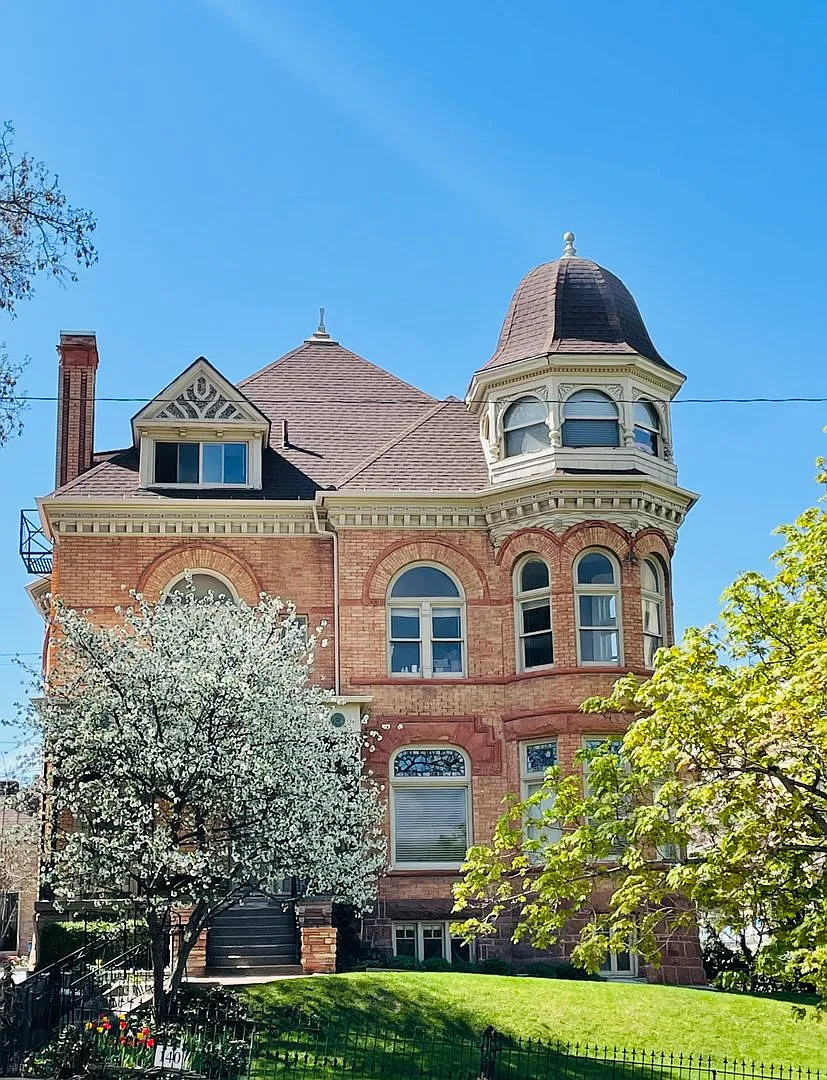 Evans Manor — Photo 1