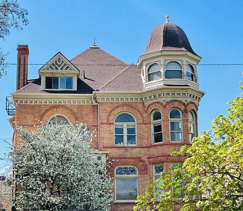 140 E 2nd Ave