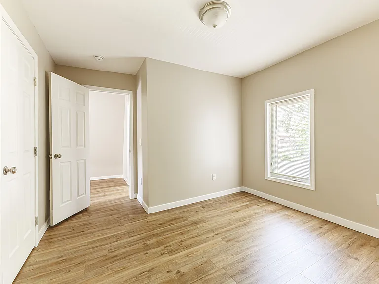 1239 S Plymouth Ave — Photo 14
