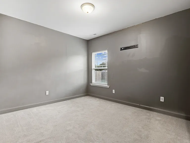 102 Glasgow Ln — Photo 19