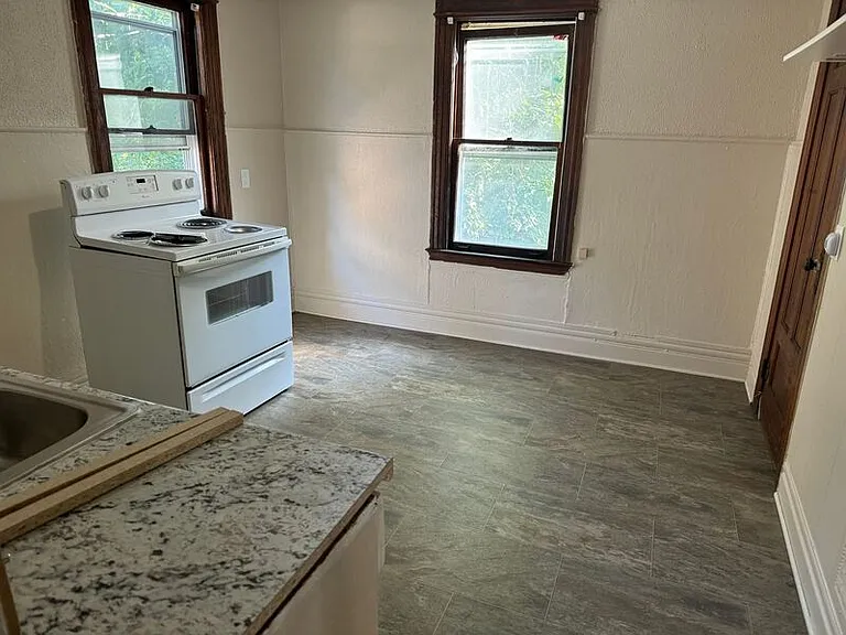 25 Rosewood Ter #UPPER — Photo 8