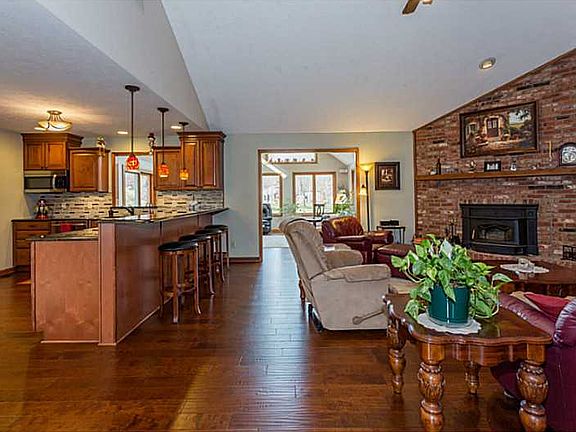 4th image of 3042 W Birdsong Dr