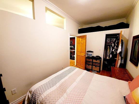 4th image of 324 7th Ave #2REAR