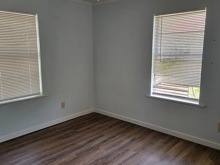 1024 Park Ave — Photo 9
