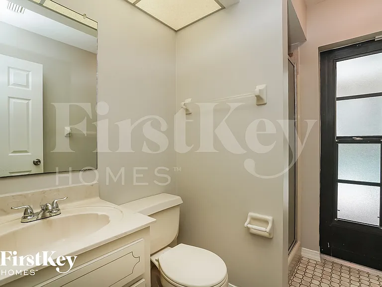 3721 SW 6th Ave — Photo 12