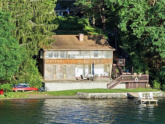 2nd image of 1055 W Lake Rd