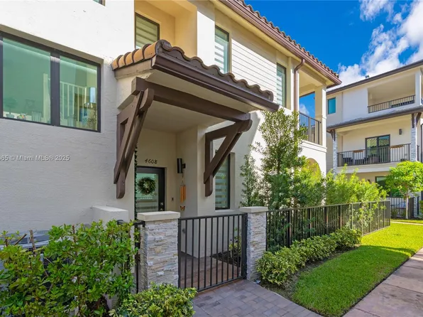 4608 NW 83rd Pkwy, Doral, FL 33166