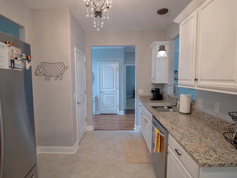 4 Gresham Ln — Photo 11
