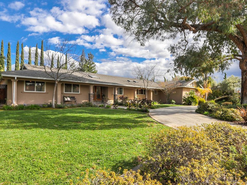 1st image of 13812 Serra Oaks Ct