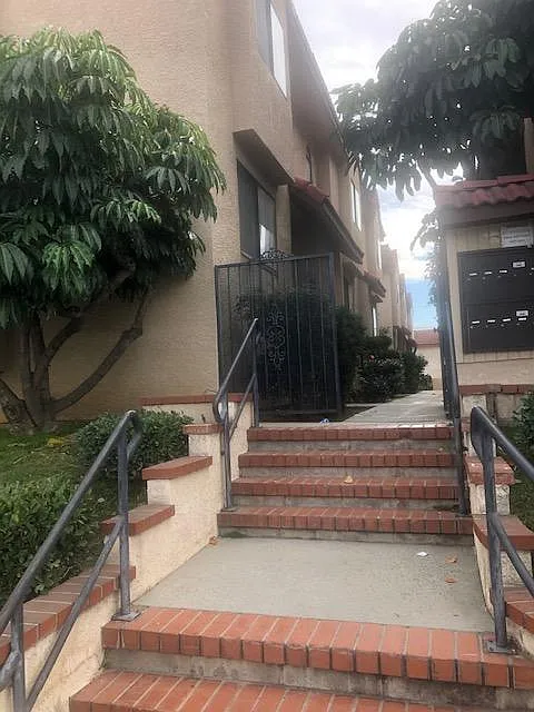 306 W Woodward Ave — Photo 2