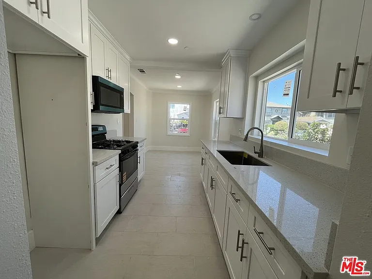 8640 Baring Cross St — Photo 7