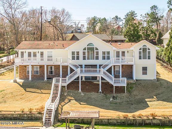 4th image of 2225 Gwendale Dr W