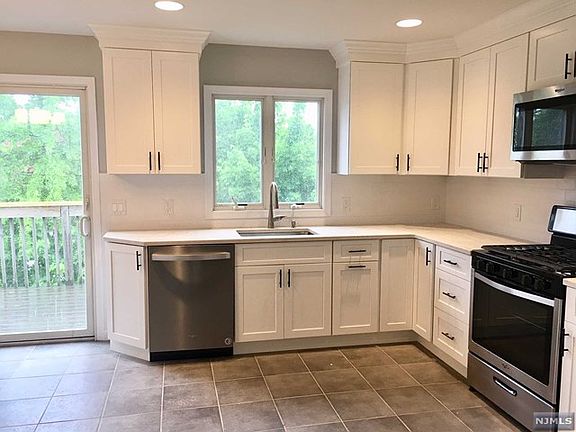 2nd image of 246 Westminster Pl #1