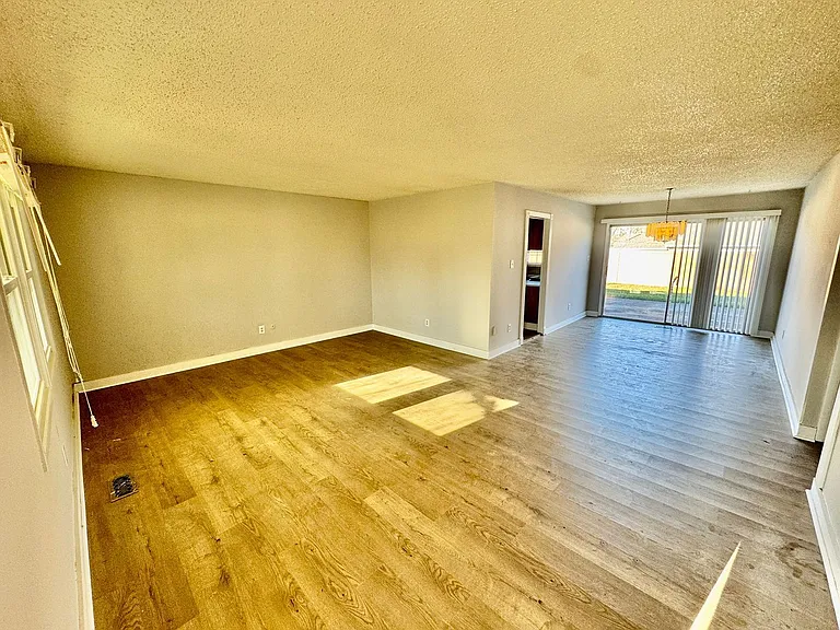 77 Executive Ln — Photo 6