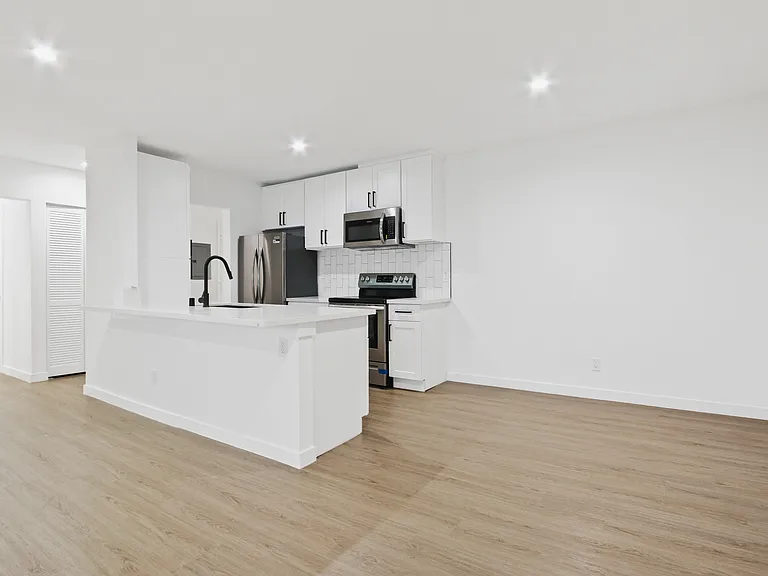12707 Mitchell Ave — Photo 10