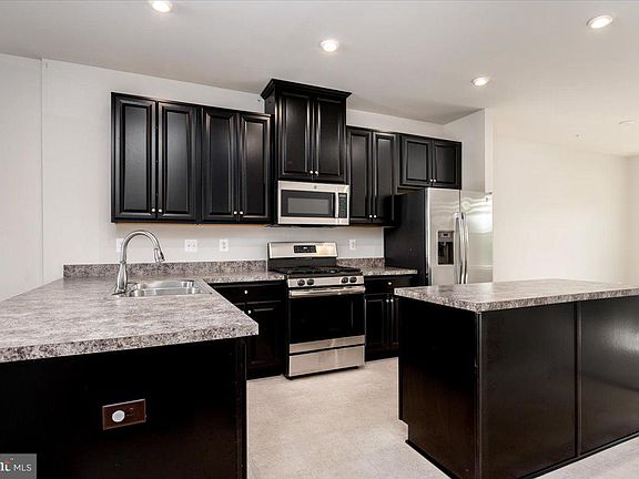 3rd image of 7523 Mundell Rd
