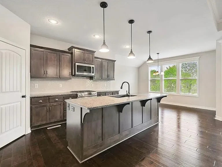 1301 NE Country Ln — Photo 13