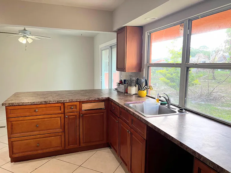 311 SW Homeland Rd — Photo 8