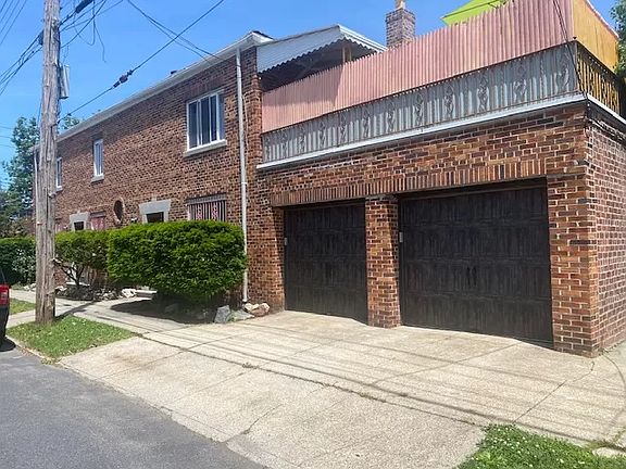 2nd image of 2332 Throop Ave