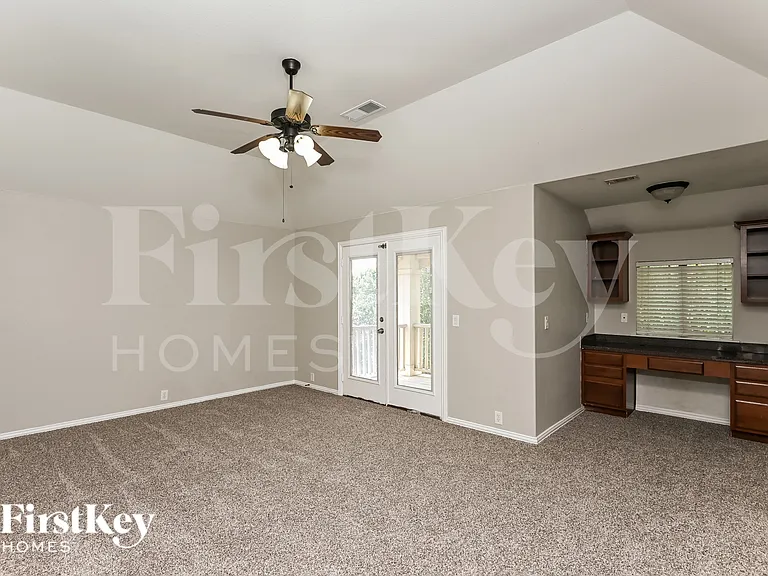 612 Celeste Ln — Photo 9