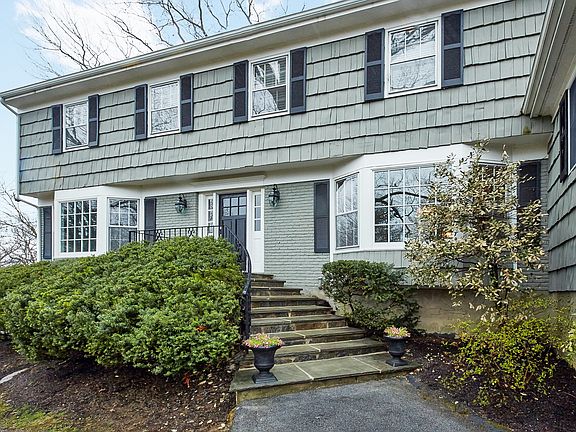 2nd image of 7 Glen Ln