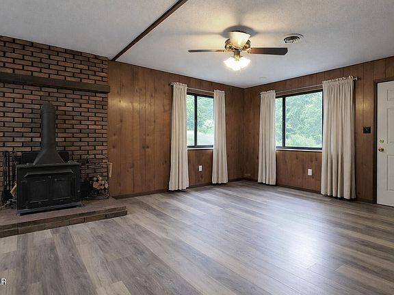 5th image of 745 W Highland Dr