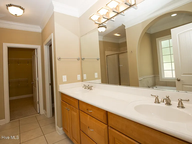 16 Montrose Ct — Photo 35