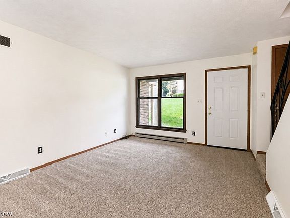 5th image of 346 Greentree Pl